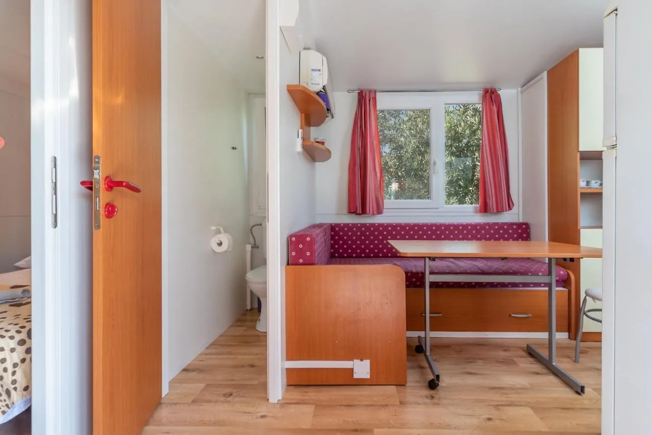 'Olive Grove' Camping House-Near The Beach Divulje