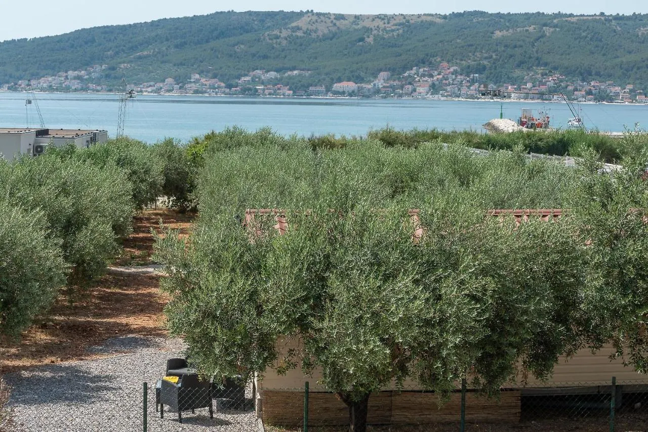 'Olive Grove' Camping House-Near The Beach Divulje