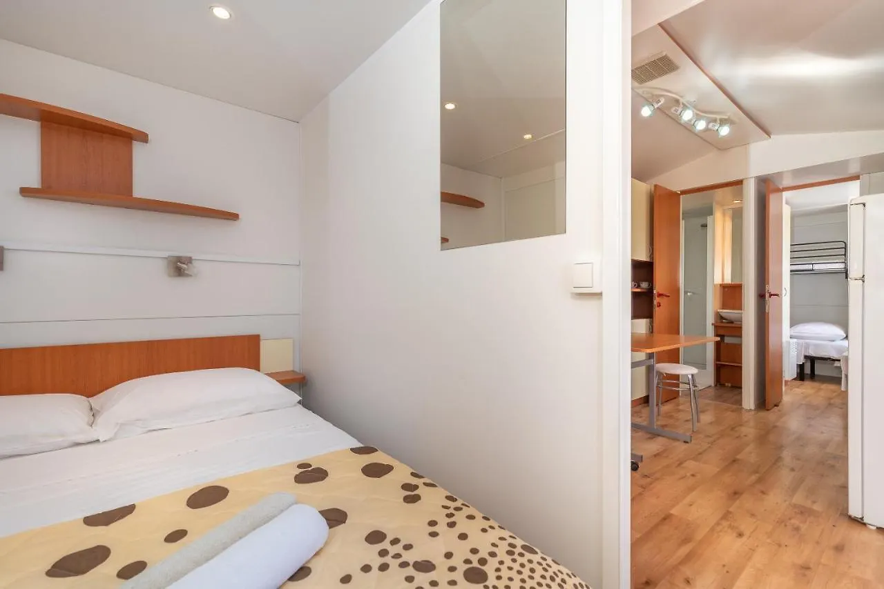 'Olive Grove' Camping House-Near The Beach Divulje